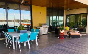 Magnificent Lakefront House • Swim/Boat/Relax • EV Charger • Long term stays OK - Image 4