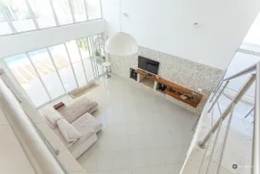 Modern and Contemporary House - Image 5