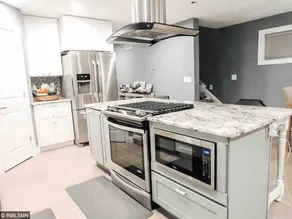 Gorgeous Home in Heart of Northeast's Art District!! Just 10 min from Downtown! - Image 5