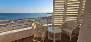 First-line apartment in downtown Santa Pola - Image 5