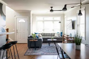 Modern 3-bedroom 1 mile from downtown - Image 2
