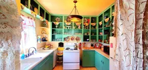 Charming Vintage Apartment with Bay Views Downtown - Image 3