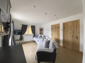 Lilys Lodge at The Hand Inn, Llanrhaeadr - Image 4