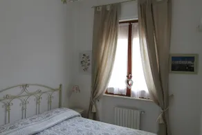 Sea cottage in pinewood - Image 5