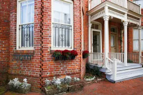 ”The Dollhouse” Townhouse circa 1893 historic - Image 2