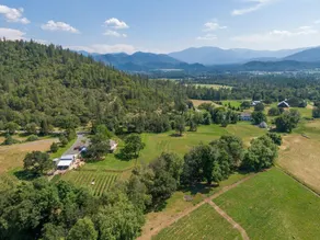 Applegate cottage at boutique winery! - Image 4