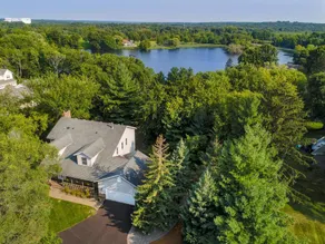 Gorgeous Lake Home with Hot Tub - by MOA and MSP - Image 2