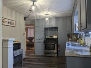 Cheerful and quiet 3 bedroom home 0.5 mi from I-80 - Image 3