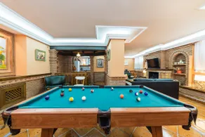 A beautiful detached house with a pool - Image 5