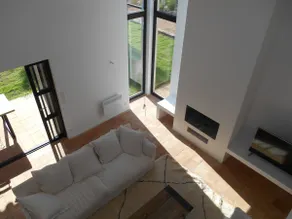 Contemporary home with pool - Image 3