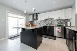 3Bdrm Stittsville/Kanata Townhouse/Dbl Car Garage - Image 3