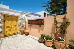 Villa il Vecchio courtyard ”pergola” - Image 3