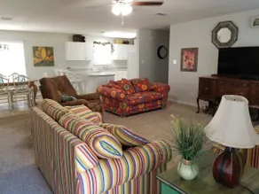LazyDaze, Pup Fenced, Garage, Perfect Location - Image 3