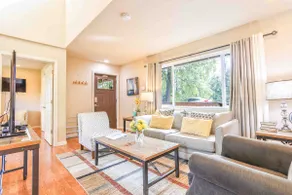 Immaculate Vista, a cozy home w/AC in Edmonds, WA - Image 2