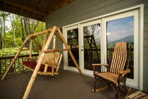 Yeehaw Lodge: Cozy cabin with million dollar views - Image 5