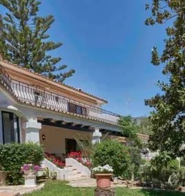 Villa Dos Palomas on the Golden Mile in Marbella - Image 4