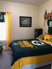 Cozy getaway 1 mile from downtown and UWO campus! - Image 4