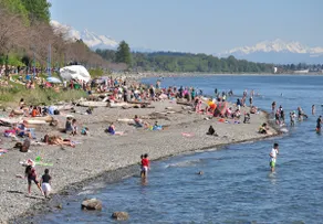 JESI'S NEW HOUSE, Self Enter 2BR, Whole Suite, Close to White Rock Beach & US Border - Image 2