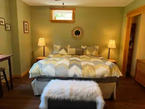 Peaceful Mountain Getaway Close To Skiing & Hiking - Image 2