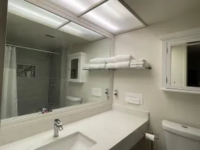 Polynesian 2Br 1Ba Apt With Work Space - Image 5
