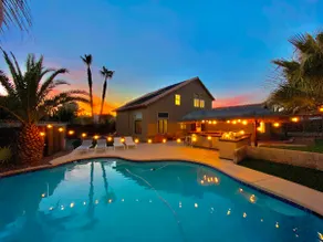 EPIC 5 bed huge yard Resort Pool 9 min Vegas Strp! - Image 2