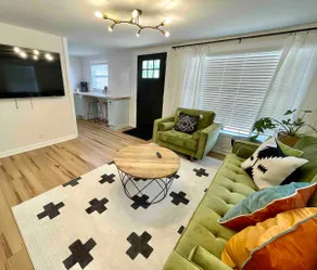 Belle Grove Suite - Downtown, King Bed, Stylish - Image 2