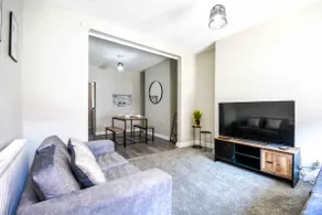 Stay with Alexandra - Free Parking - Free Wifi Superb Location - Image 2