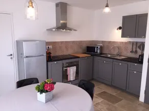 Beautiful 3 rooms with pool near city center - Image 5