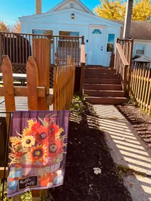 Cozy & cheerful two bedroom house w fenced in area - Image 2