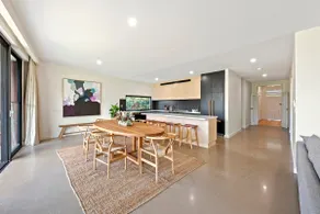 10 Murray Tanunda - Image 2