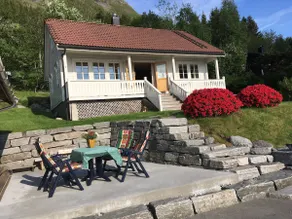 Cottage by the lake - Image 2