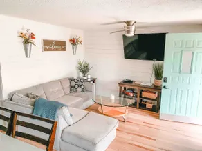 LAKEHOUSE/HOT TUB/8 MILES TO DOWNTOWN/ON 60 ACRES - Image 2