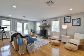 Spacious, Comfy Colonial, minutes to Boston and highways - Image 2