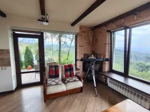 House with city view - Image 3