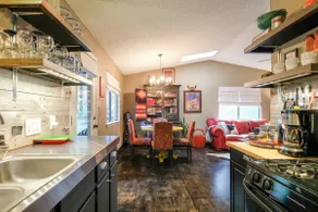 Comfortable Central Apartment with Unique Austin Vibe Perfect for Long-term Stays - Image 3