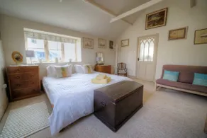 Bijou characterful detached annexe on the marshes. - Image 4