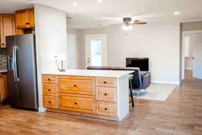 Elegant Brenham Home - Image 3
