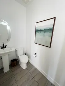 Luxury Downtown Spacious 3 bedroom New Modern Townhome - Image 2