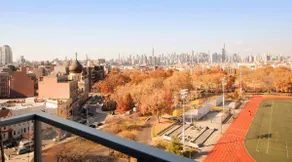Lux Greenpoint Penthouse in new building. - Image 3