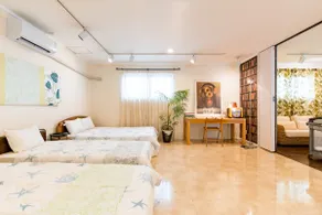 Located in the center of Okinawa, with good access to the north and south (up to 10 people) Large room, comfortable, a room where the Minions live - Image 3