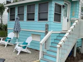 Beachy Bay Breeze Bungalow - Image 2