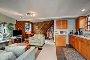 Private Guest House in Matthews Beach with Hot Tub - Image 4