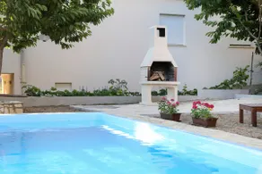 Private House With Pool, sea View and big Garden - Image 3