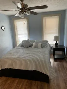 non smoking 2 bedroom 1 bathroom on 2nd floor - Image 2