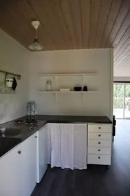 Cottages located on a small island - Image 4