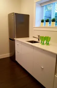 Vancouver Heights - Suite Deal! - Image 2