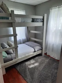 Cozy 2 bed brick bungalow mins from downtown - Image 5