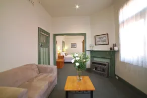 Large Studio Apartment with spa: Central Ballarat - Image 4