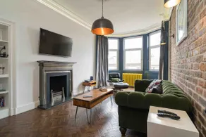 Stunning Victorian city flat with castle view - Image 5
