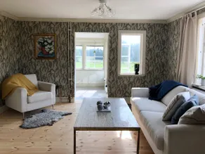 Rural house with glass porch & fireplace - Image 3